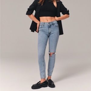 Abercrombie Skinny Jeans with Distressed Knee 25